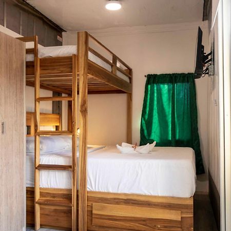 Emi'S Place Container Living Uvita Exterior photo