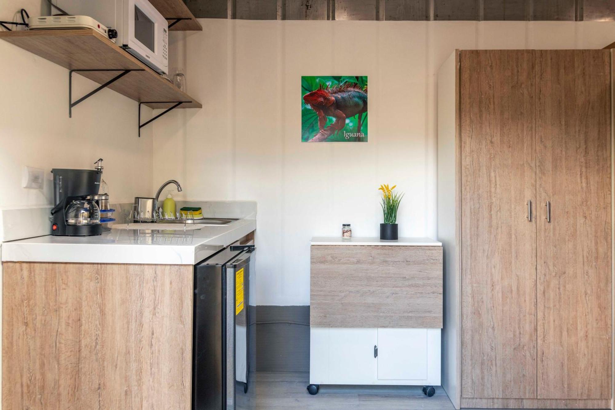 Emi'S Place Container Living Uvita Exterior photo